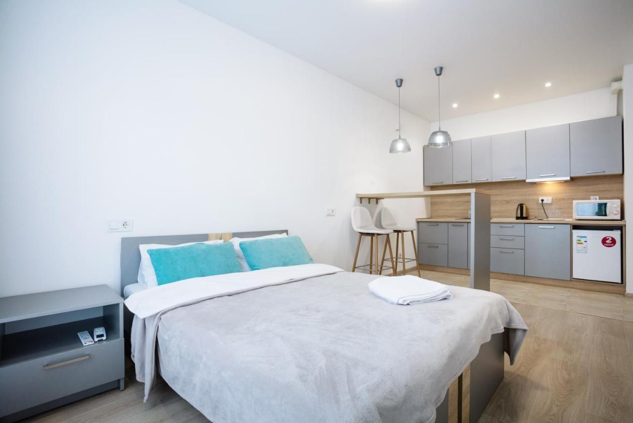 Nyvky Like Home - Studio - Apt 21 キエフ エクステリア 写真