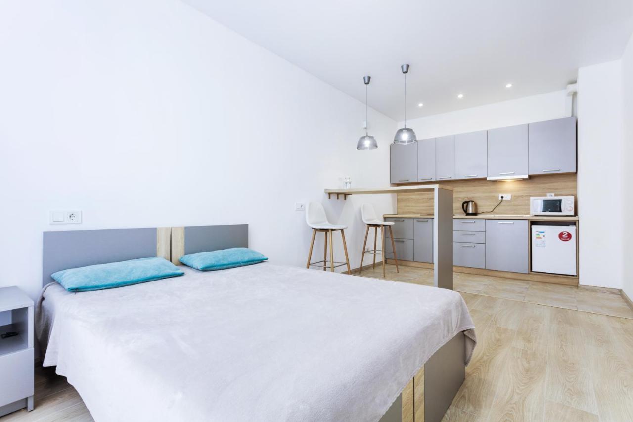 Nyvky Like Home - Studio - Apt 21 キエフ エクステリア 写真